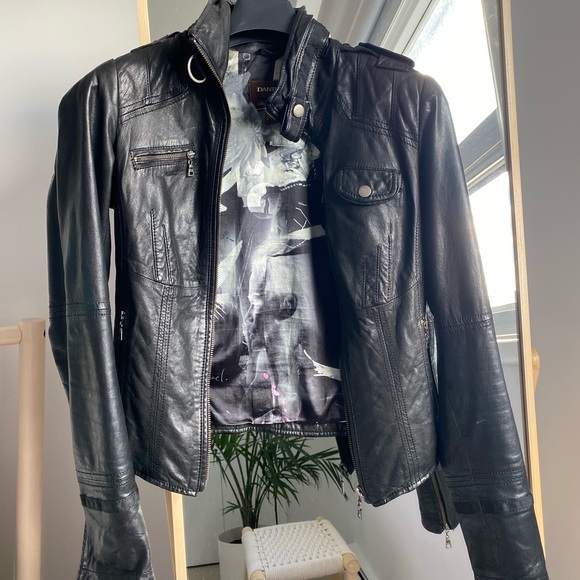 Danier - Leather Jacket - Picture 2 of 5